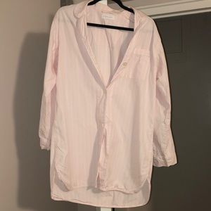 Bottondown light pink top